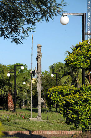 Plaza Italia. Estatua de Don Quijote de la Mancha - Departamento de Artigas - URUGUAY. Foto No. 36114