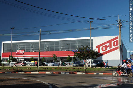 Supermercado Ta-Ta de la ciudad de Artigas - Departamento de Artigas - URUGUAY. Foto No. 36105