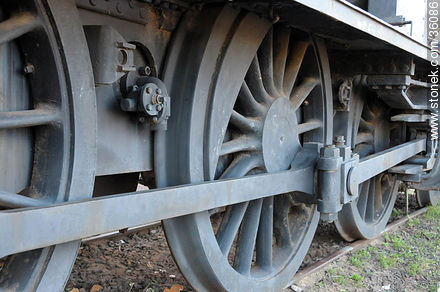 Antigua locomotora en exhibición - Departamento de Artigas - URUGUAY. Foto No. 36086