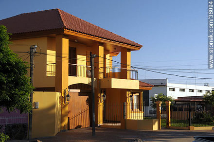 Residencia de la ciudad de Artigas - Departamento de Artigas - URUGUAY. Foto No. 36094