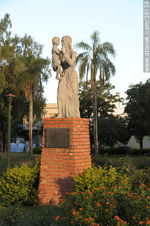 José Batlle y Ordóñez square - Artigas - URUGUAY. Foto No. 36139