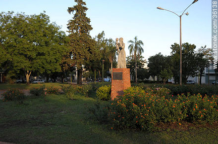José Batlle y Ordóñez square - Artigas - URUGUAY. Photo #36138
