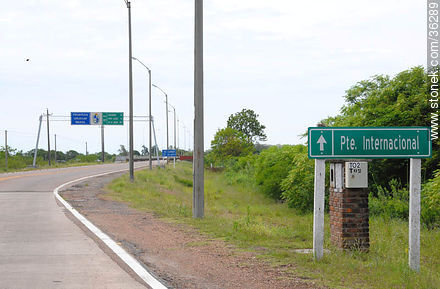 Uruguay-Brazil border. - Artigas - URUGUAY. Foto No. 36289