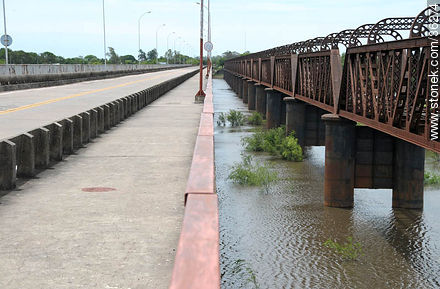 Railroad bridge over Cuareim or Quarai river. - Artigas - URUGUAY. Foto No. 36274