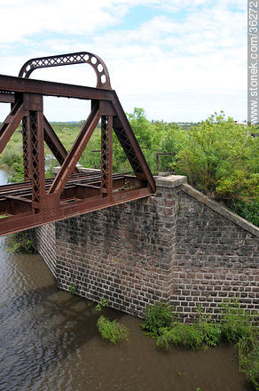 Railroad bridge over Cuareim or Quarai river. - Artigas - URUGUAY. Foto No. 36272