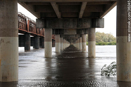Barra do Quaraí, Brasil. Puente carretero sobre el río Cuareim. - Departamento de Artigas - URUGUAY. Foto No. 36245