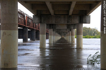 Barra do Quaraí, Brasil. Puente carretero sobre el río Cuareim. - Departamento de Artigas - URUGUAY. Foto No. 36244