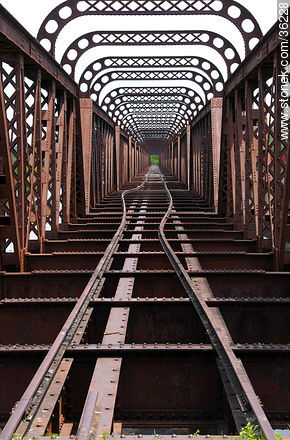 Barra do Quaraí, Brasil. Puente ferroviario sobre el río Cuareim. - Departamento de Artigas - URUGUAY. Foto No. 36228