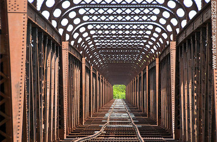 Barra do Quaraí, Brasil. Puente ferroviario sobre el río Cuareim. - Departamento de Artigas - URUGUAY. Foto No. 36223