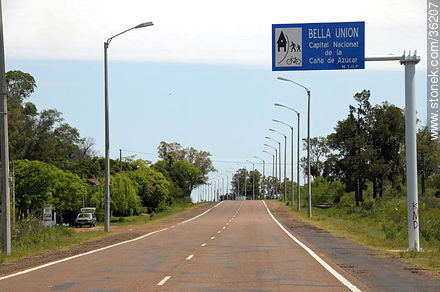 Ruta 3 a Bella Unión desde Brasil - Departamento de Artigas - URUGUAY. Foto No. 36207