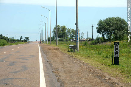 Ruta 3 Km 629 - Departamento de Artigas - URUGUAY. Foto No. 36205
