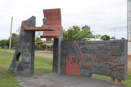 Raúl Sendic memorial - Artigas - URUGUAY. Foto No. 36351