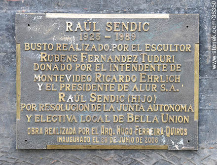 Placa en el monumento a Raúl Sendic. - Departamento de Artigas - URUGUAY. Foto No. 36350