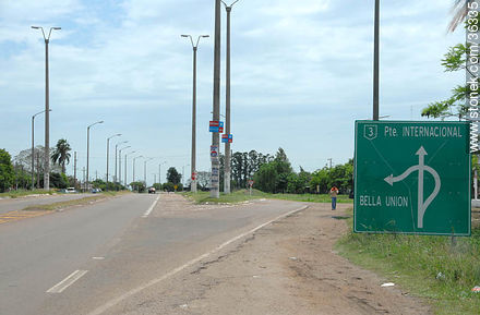 Rotonda de ingreso a la ciudad de Bella Unión - Departamento de Artigas - URUGUAY. Foto No. 36335