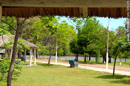 Rivera park is on the banks of the Uruguay river. - Artigas - URUGUAY. Foto No. 36329