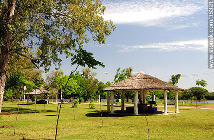 Parque Rivera a orillas del río Uruguay. - Departamento de Artigas - URUGUAY. Foto No. 36321