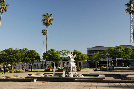 Treinta y Tres Orientales square - Department of Salto - URUGUAY. Photo #36402