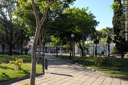 Plaza de los Treinta y Tres Orientales - Departamento de Salto - URUGUAY. Foto No. 36398