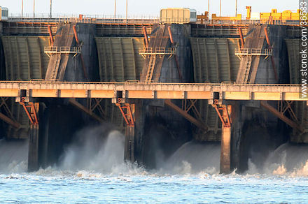 Salto grande hydroelectric dam - Department of Salto - URUGUAY. Photo #36583