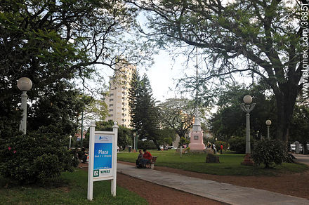 Plaza Gral. Urquiza - Departamento de Salto - URUGUAY. Foto No. 36851