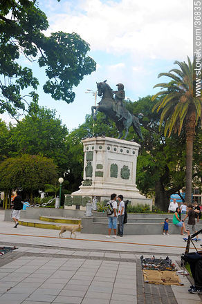 25 de Mayo square - Department of Salto - URUGUAY. Foto No. 36835