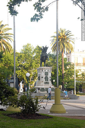 25 de Mayo square - Province of Entre Ríos - ARGENTINA. Photo #36829
