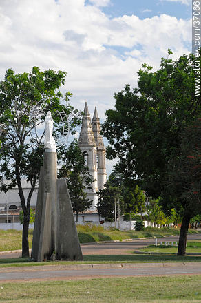 Immigrants square. Don Bosco school domes. - Department of Paysandú - URUGUAY. Foto No. 37066