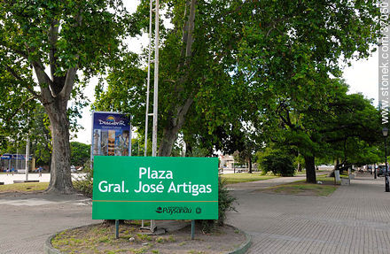 José Artigas square. - Department of Paysandú - URUGUAY. Foto No. 37050
