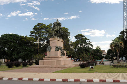 José Artigas square. - Department of Paysandú - URUGUAY. Foto No. 37049