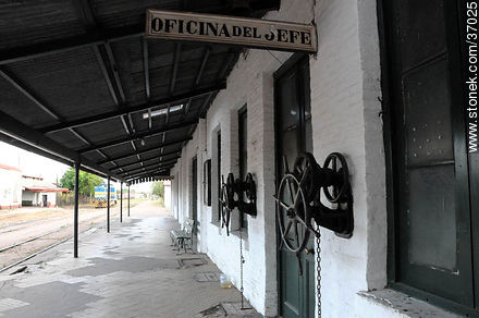 Estación de ferrocarril de Paysandú. Oficina del Jefe. - Departamento de Paysandú - URUGUAY. Foto No. 37025