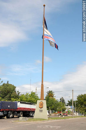 Bandera de Paysandú en la Avenida España. - Departamento de Paysandú - URUGUAY. Foto No. 36991