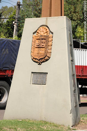Escudo de Paysandú en la Avenida España. - Departamento de Paysandú - URUGUAY. Foto No. 36990