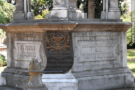 Monumento a Perpetuidad. Sepulcro de Vicente Mongrell - Departamento de Paysandú - URUGUAY. Foto No. 36963