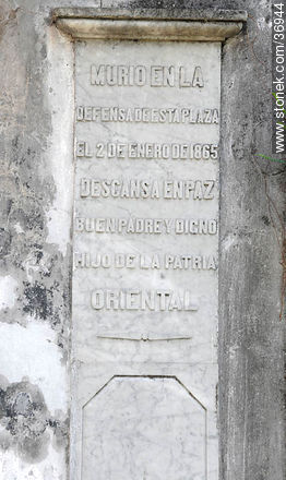 Monumento a Perpetuidad. Cripta del Teniente Coronel D. Pedro Rivero. 1865. - Departamento de Paysandú - URUGUAY. Foto No. 36944