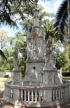 Monumento a Perpetuidad. - Department of Paysandú - URUGUAY. Photo #36940