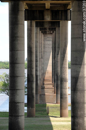 Puente internacional Gral. Artigas entre Paysandú (UY) y Colón (ARG) - Departamento de Paysandú - URUGUAY. Foto No. 37203