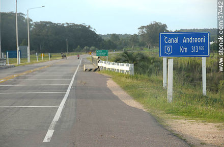Route 9. Andreoni canal. - Department of Rocha - URUGUAY. Foto No. 37442