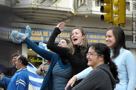 Pass to quarter finals celebration. -  - URUGUAY. Photo #37733