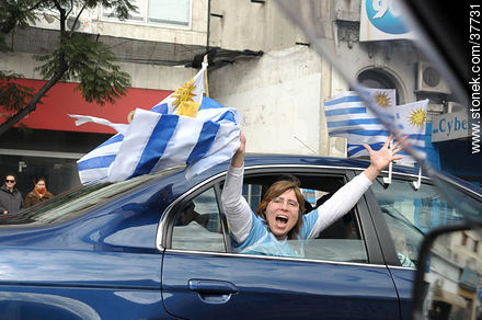 Festejos por el pasaje de Uruguay a los cuartos de final de la Copa del Mundo 2010 -  - URUGUAY. Foto No. 37731