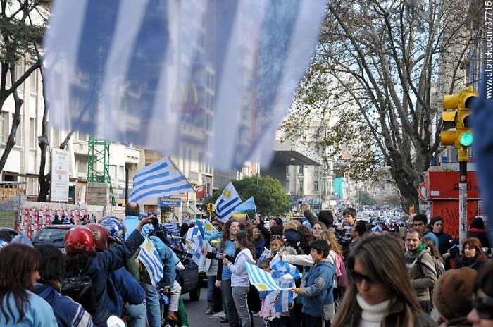 Festejos por el pasaje de Uruguay a los cuartos de final de la Copa del Mundo 2010 -  - URUGUAY. Foto No. 37715