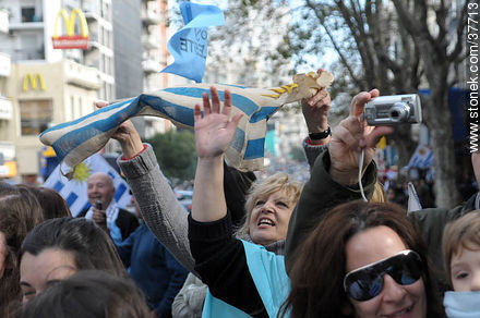 Festejos por el pasaje de Uruguay a los cuartos de final de la Copa del Mundo 2010 -  - URUGUAY. Foto No. 37713