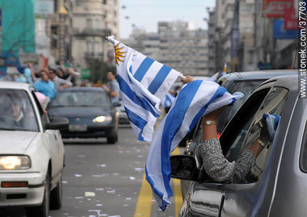 Festejos por el pasaje de Uruguay a los cuartos de final de la Copa del Mundo 2010 -  - URUGUAY. Foto No. 37703