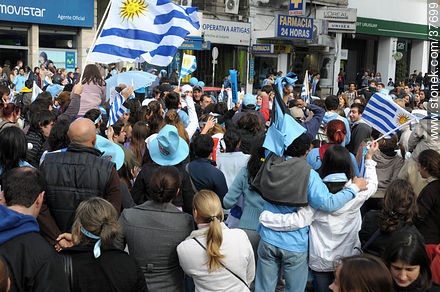 Festejos por el pasaje de Uruguay a los cuartos de final de la Copa del Mundo 2010 -  - URUGUAY. Foto No. 37699