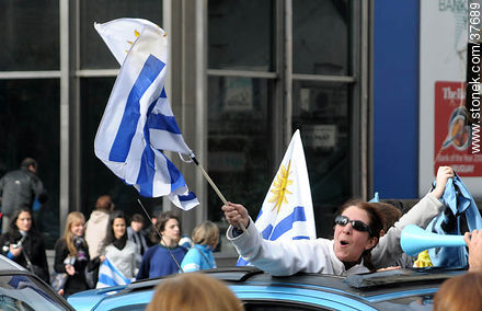 Festejos por el pasaje de Uruguay a los cuartos de final de la Copa del Mundo 2010 -  - URUGUAY. Foto No. 37689
