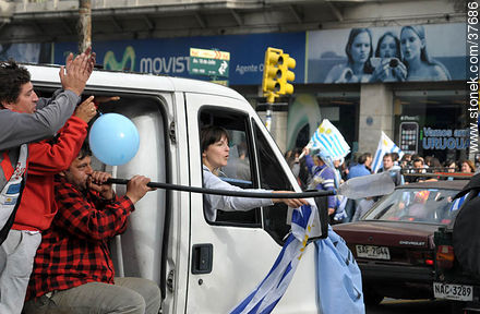 Festejos por el pasaje de Uruguay a los cuartos de final de la Copa del Mundo 2010 -  - URUGUAY. Foto No. 37686