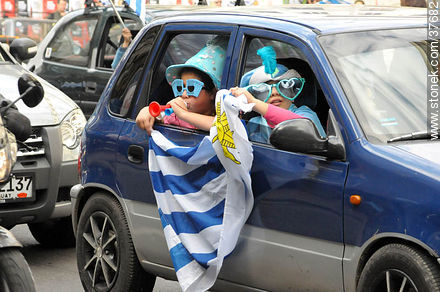 Festejos por el pasaje de Uruguay a los cuartos de final de la Copa del Mundo 2010 -  - URUGUAY. Foto No. 37682