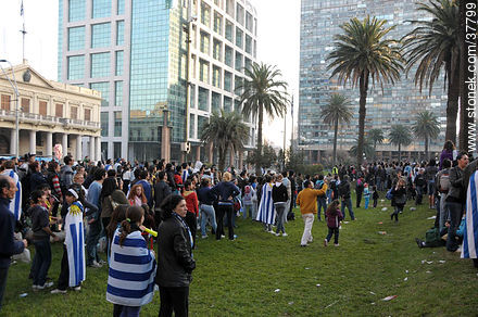 Uruguay - Ghana match wide screen transmission at Plaza Independencia to pass to semi finals -  - URUGUAY. Photo #37799