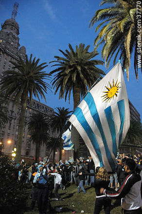 Uruguay - Ghana match wide screen transmission at Plaza Independencia to pass to semi finals -  - URUGUAY. Photo #37770