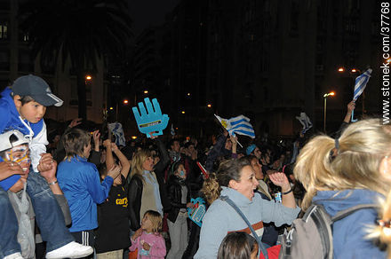 Uruguay - Ghana match wide screen transmission at Plaza Independencia to pass to semi finals -  - URUGUAY. Photo #37768