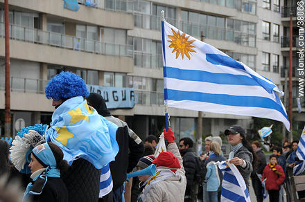 Recibimiento de la Selección Uruguaya de Fútbol en la rambla de Pocitos de Montevideo el 13 de Julio de 2010. -  - URUGUAY. Foto No. 38066